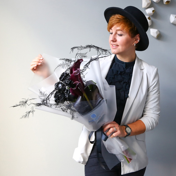 Букет з чорної трояндою