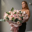 Букет з 35 півонієвидних троянд Тсумугі