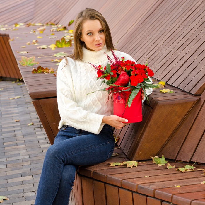 Троянди в коробці "Ванесса"