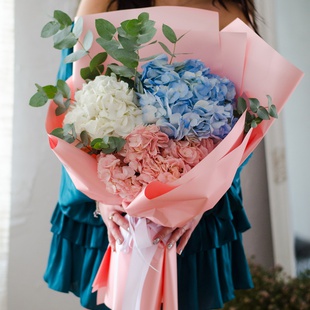 Букет из гортензии "Трио"