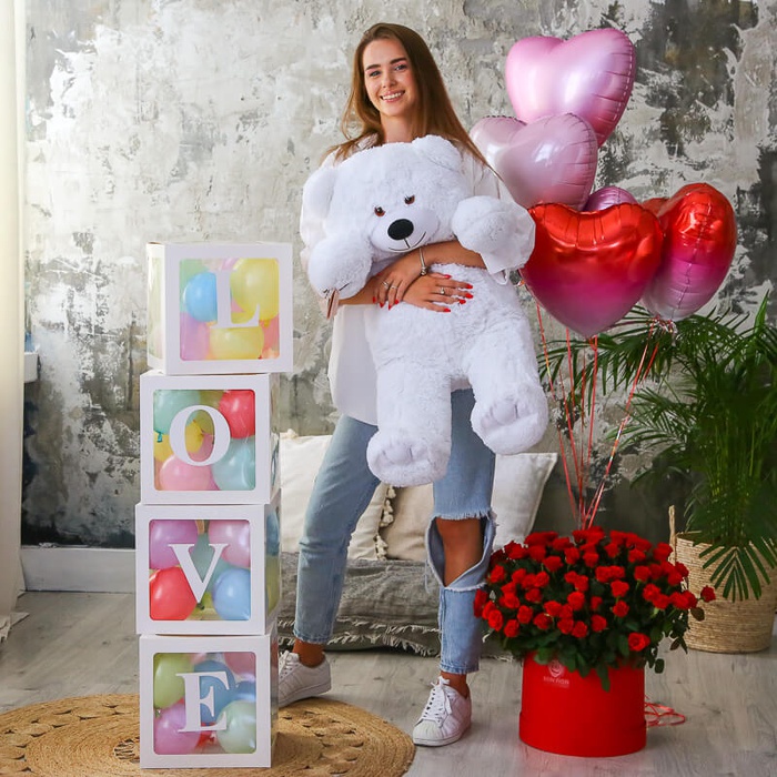 Подарочный набор с цветами, игрушкой, шариками "Любовь"