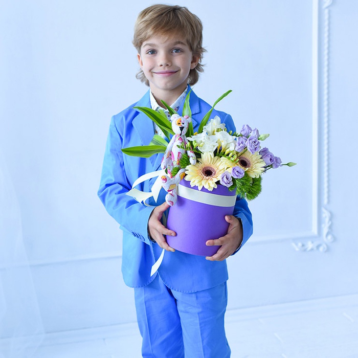 Квіти в коробці з іграшкою "Ведмедик в квітах"