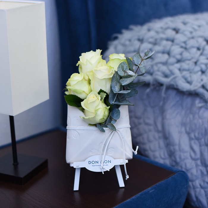 Цветы в конверте "Белые розы"