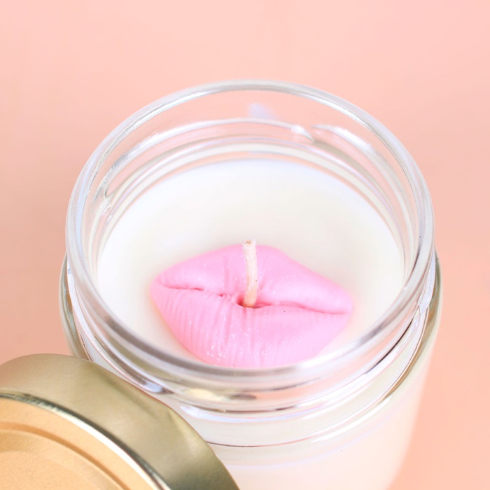 Ароматизована свічка "Губи" мікс