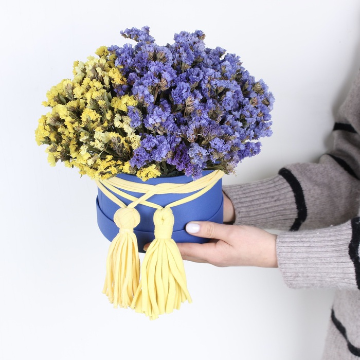 Цветы в коробке "Солнечный магический всплеск"