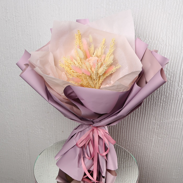 Букет із сухоцвітів "Персикова Грація"