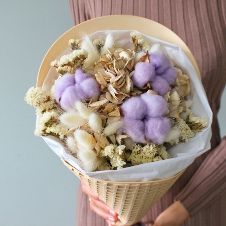 Букет із сухоцвітів у вафельному стаканчику