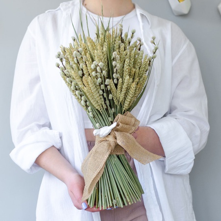 Букет з пшениці та котиків