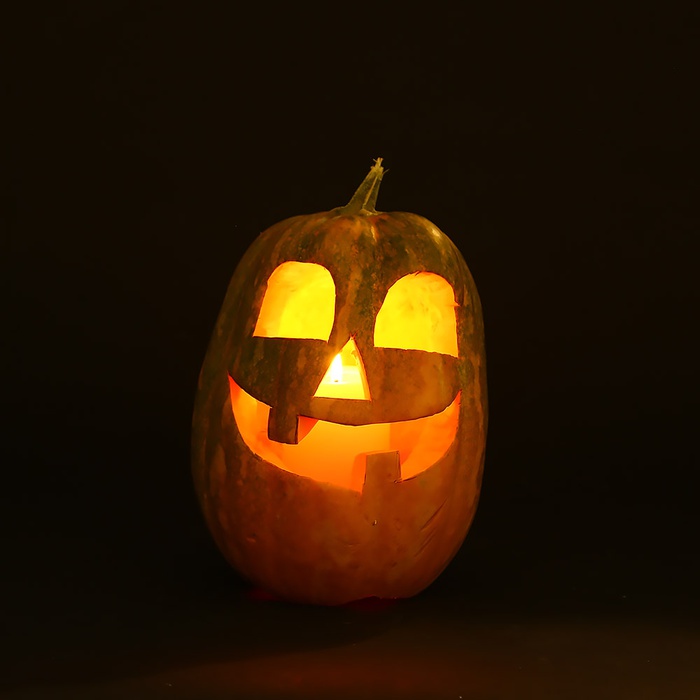 Композиція на Хелловін зі свічкою "Світильник Джека"