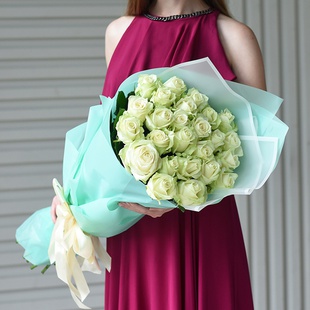 Букет 35 білих троянд Аваланч