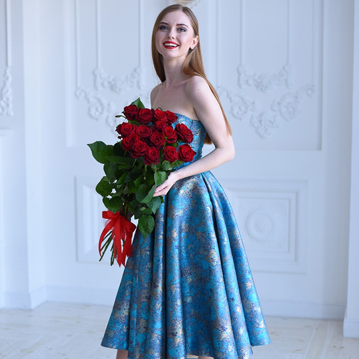 15 красных роз Гран При 70 см