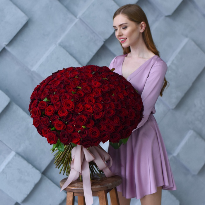 Букет 101 красная роза Гран При, 70 см