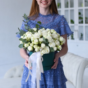 Розы в коробке "Белоснежное облако"