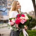 Букет 31 роза "Мгновение цветных эмоций"