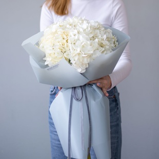 Букет 5 белых гортензий