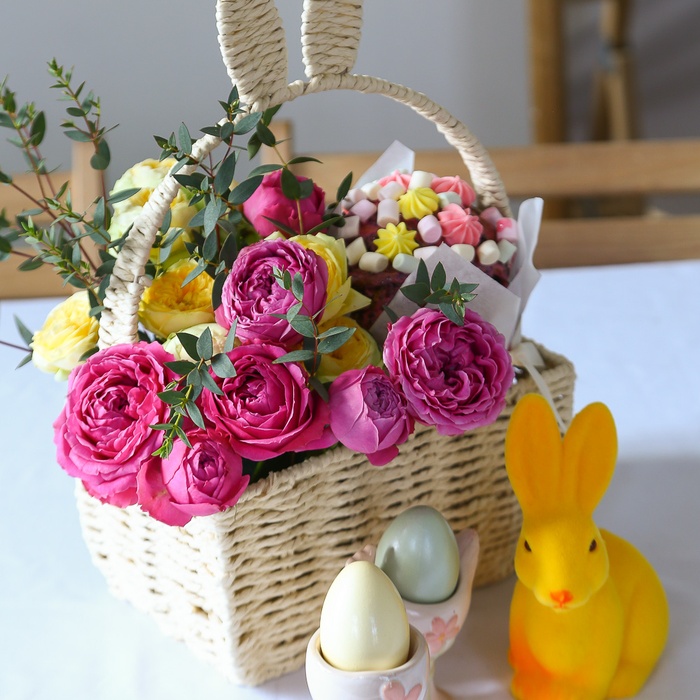 Квіти у кошику "Солодкі свята"