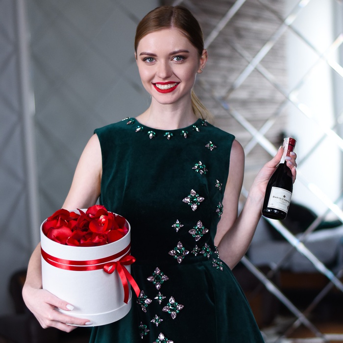 Подарочный набор с лепестками "Красные розы", М