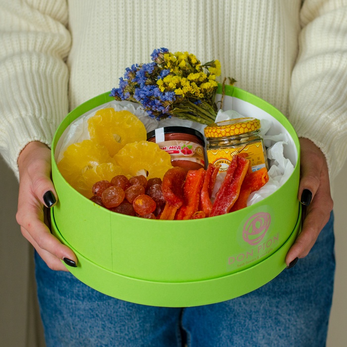 Подарунковий набір з сухофруктів і меду