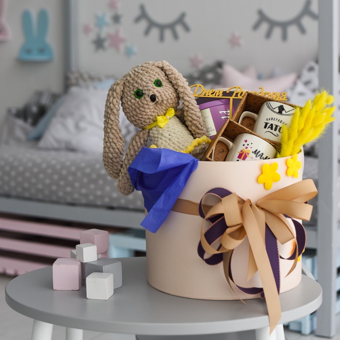 Подарочный набор с игрушкой и чашками