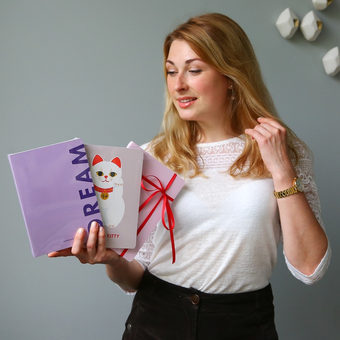 Подарунковий набір з квітами і блокнотом