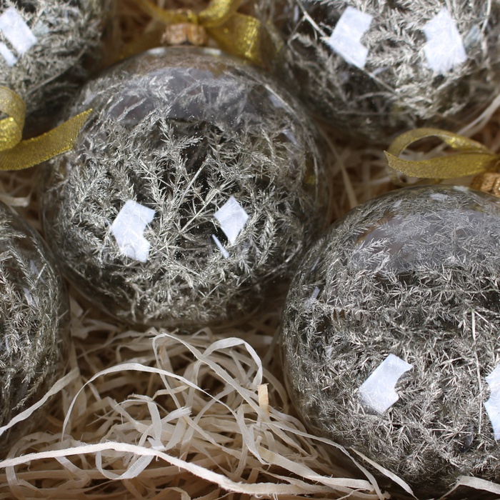 Подарочный набор с елочными шарами "Золотой плюмозус"