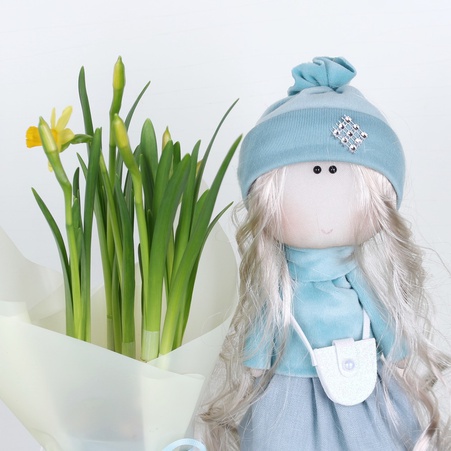 Интерьерная кукла с нарциссом