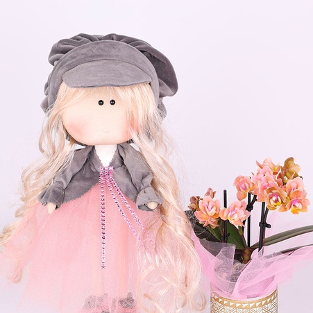 Интерьерная кукла Виктория с растением