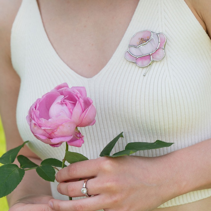 Брошка Півонія