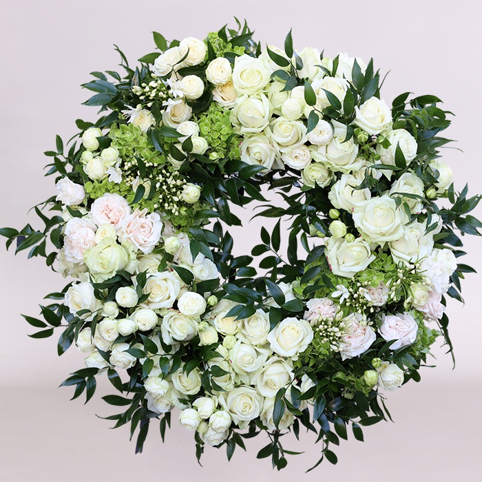 Траурный венок "Мир и тишина"