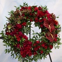 Траурный венок в бордовых тонах "Круг скорби"
