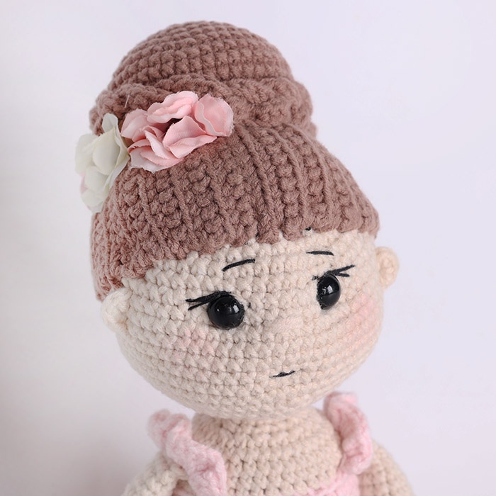 Вязаная игрушка "Балерина"