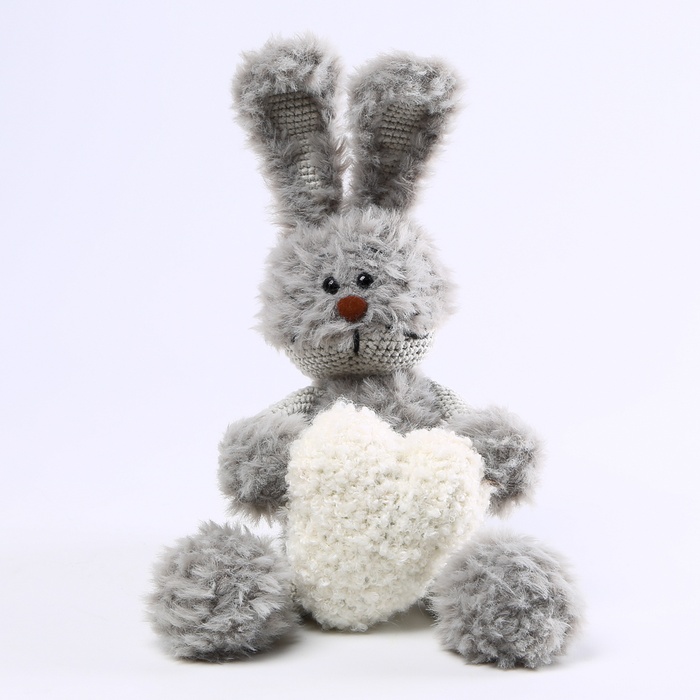 М'яка в'язана іграшка зайчик