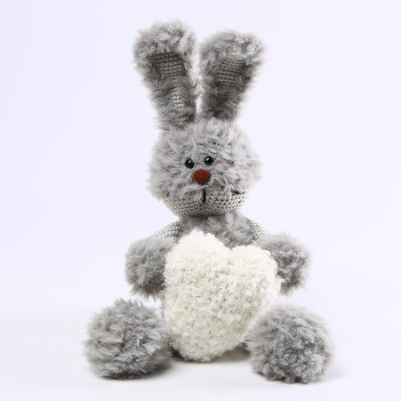 М'яка в'язана іграшка зайчик