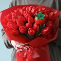 Букет 51 червоний тюльпан