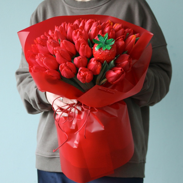 Букет 51 червоний тюльпан
