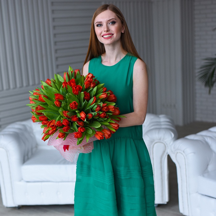 Букет 101 червоний тюльпан