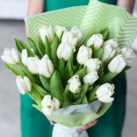 Букет 21 белый тюльпан
