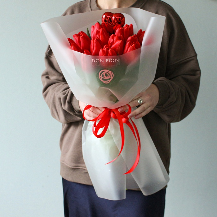 Букет 21 червоний тюльпан