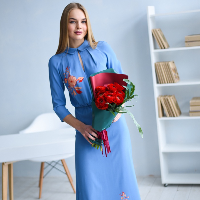 Букет 9 красных ранункулусов