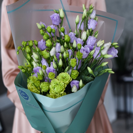 Букет из 13 зелено-фиолетовых эустом