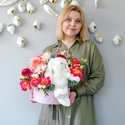 Цветы в коробке "Подарок от зайчика"