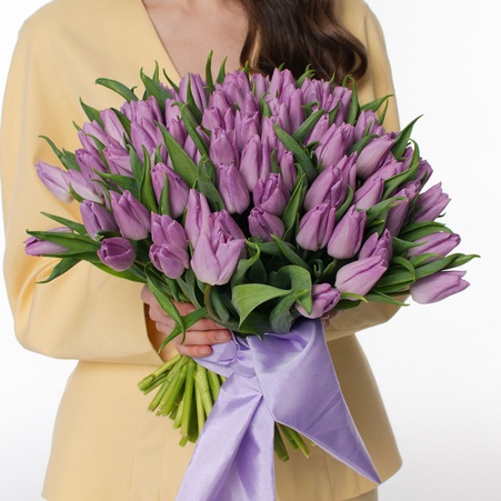 Букет 101 нежно-фиолетовый тюльпан