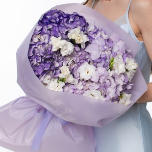 Букет 7 бузкових гортензій з фрезією