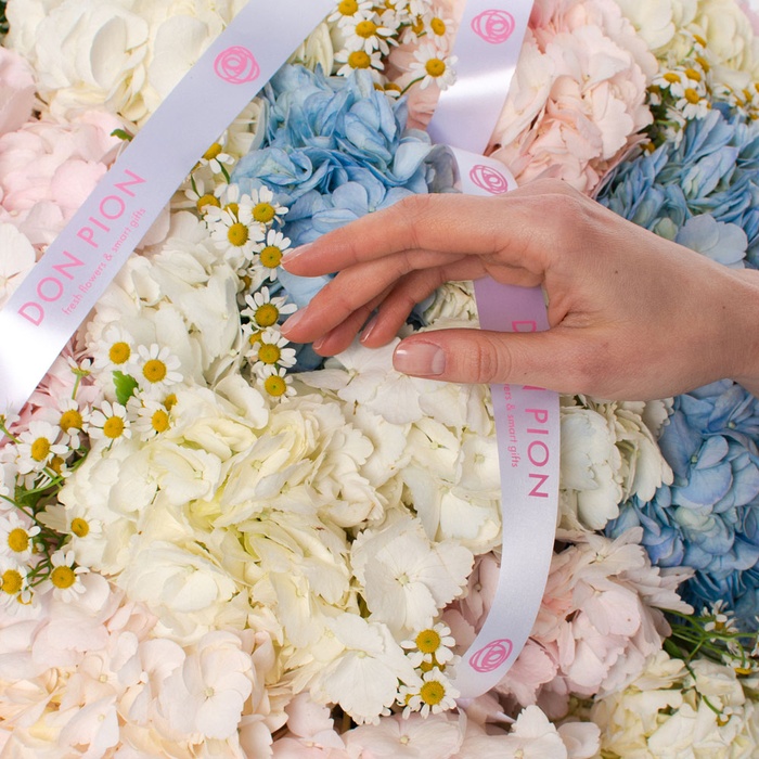 Квіти у кошику "51 гортензія мікс з ромашкою"