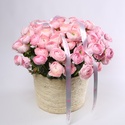 Квіти у кошику "101 рожевий ранункулюс"