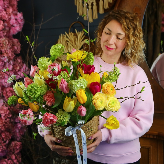 Кошик з квітами "Жіночий захват"