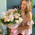 Букет из нежных пионов