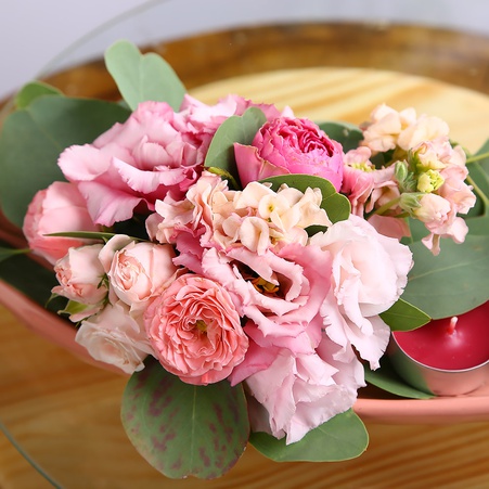 Розовая композиция со свечами