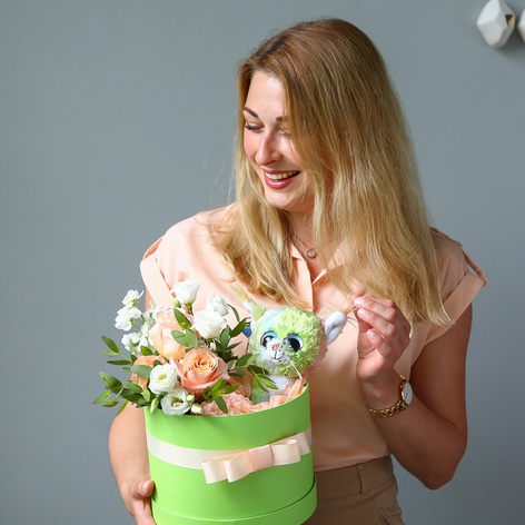 Квіти в коробці з м'якою іграшкою "Рись"