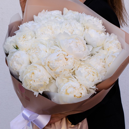 Букет з білих півоній "Квіткова спокуса"